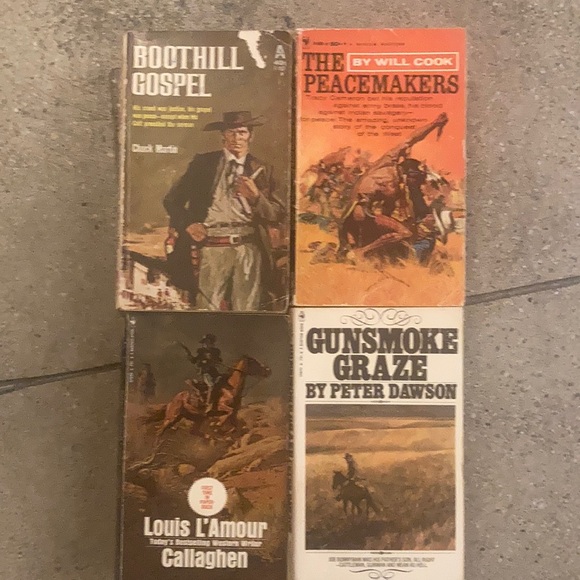 🏜📕 Seventeen Vintage Western Novels and Wagon Wheel Bookends 🐍📚 - Picture 7 of 9